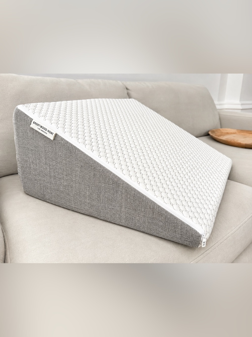 Brentwood Home Zuma Therapeutic Foam Bed Wedge Pillow – White Gray